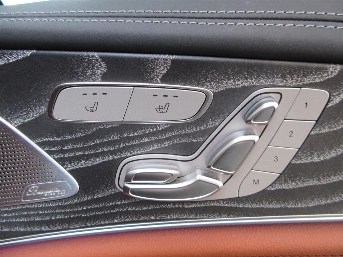 Mercedes-Benz CLS Sedan 3,0 l 270 kw