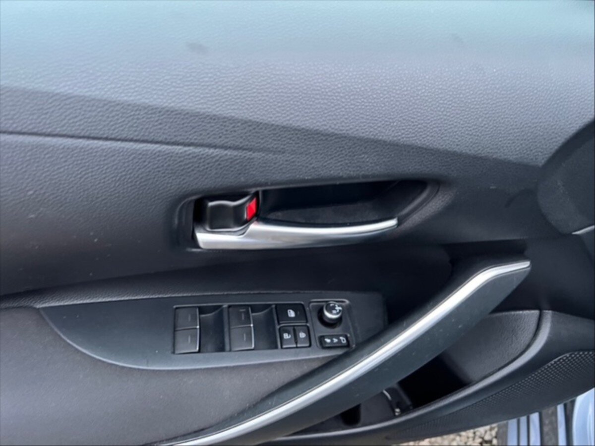 Toyota Corolla Sedan / Limuzína 1,5 l 92 kw