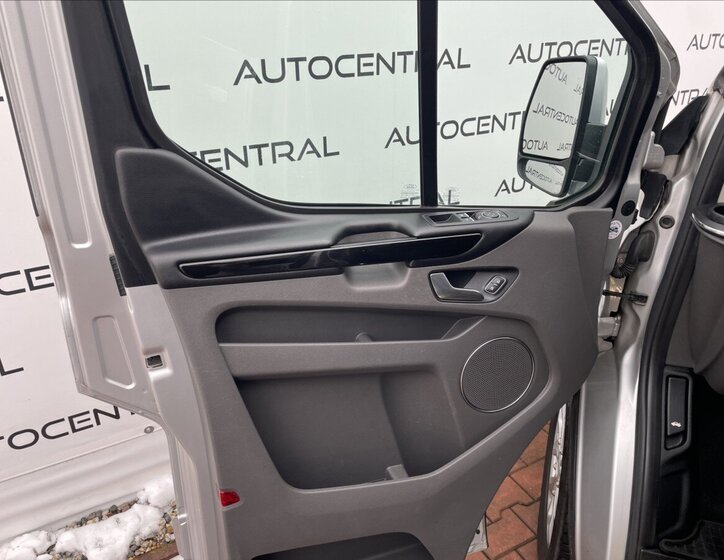 Ford Tourneo Custom MPV 2,0 l 96 kw