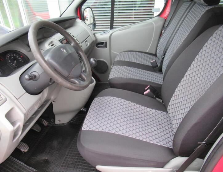 Renault Trafic 10