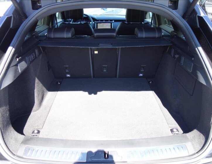 Land Rover Range Rover Velar SUV / Terénní 3,0 l 221 kw