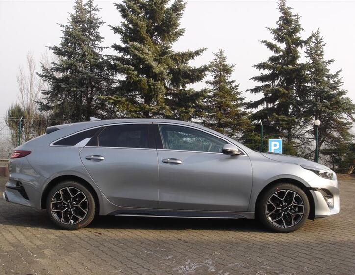 KIA ProCeed 11