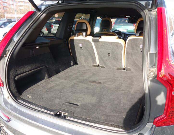 Volvo XC90 17