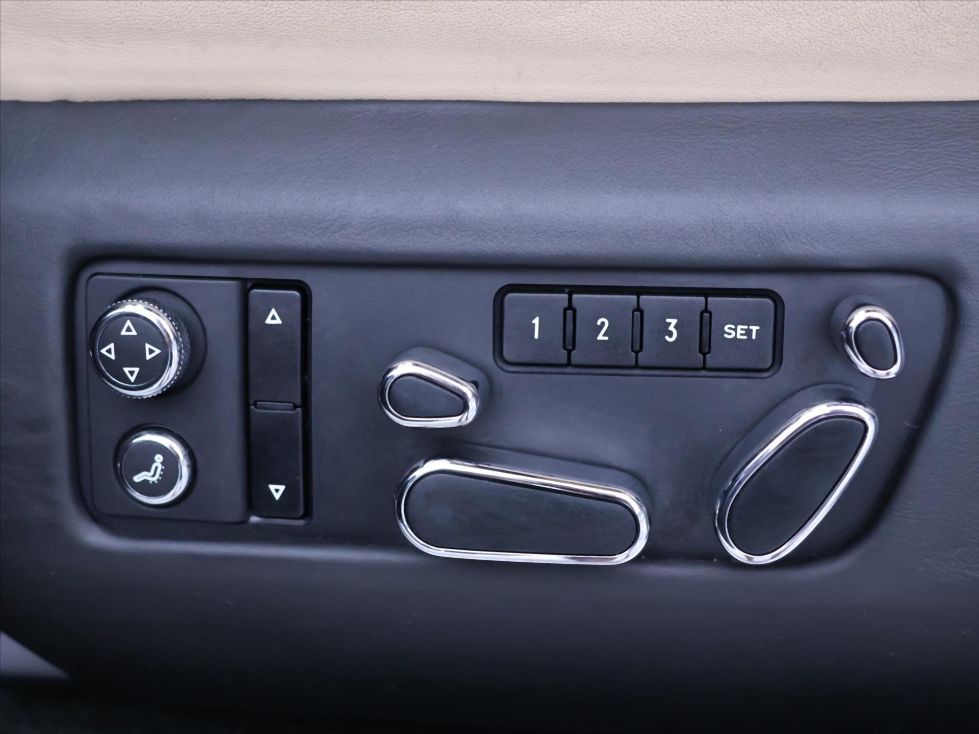 Bentley Continental Flying Spur Sedan / Limuzína 6,0 l 412 kw