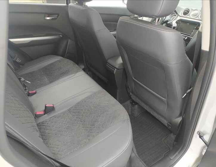 Suzuki Vitara SUV / Terénní 1,4 l 95 kw