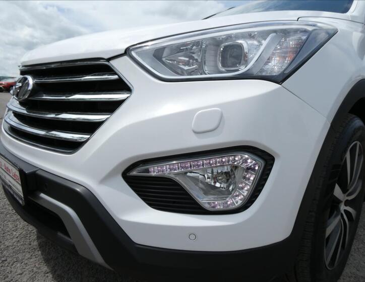 Hyundai Grand Santa Fe 4