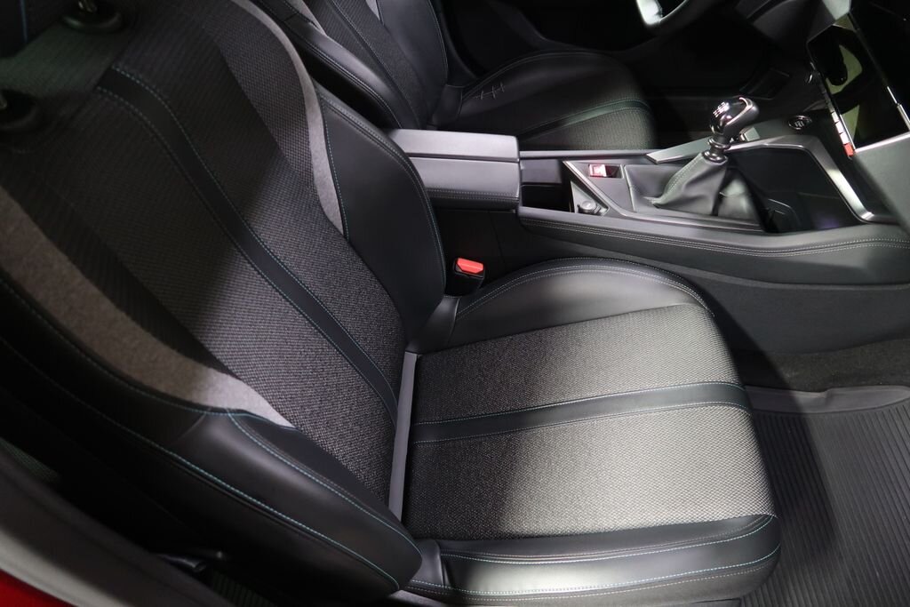 Peugeot 308 Hatchback 1,2 l 96 kw