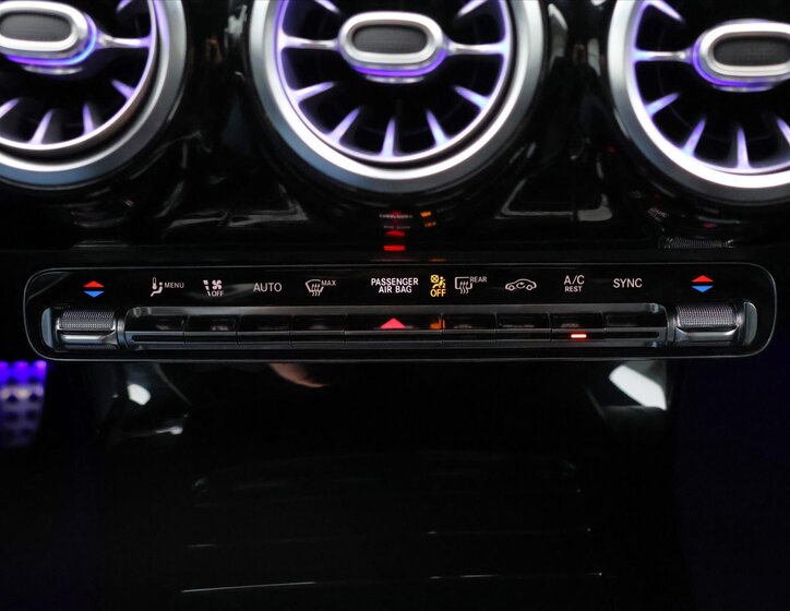 Mercedes-Benz CLA Sedan / Limuzína 2,0 l 140 kw