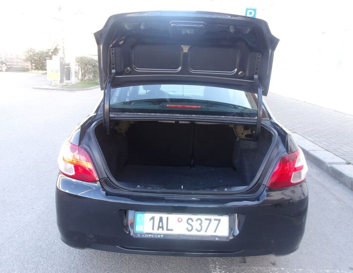 Peugeot 301 Sedan / Limuzína 1,2 l 53 kw