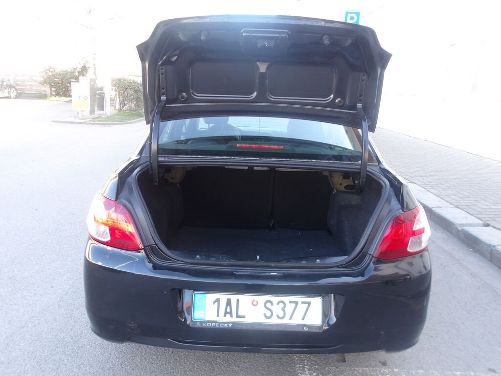 Peugeot 301 Sedan / Limuzína 1,2 l 53 kw