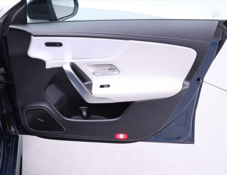 Mercedes-Benz CLA Kombi 2,0 l 225 kw