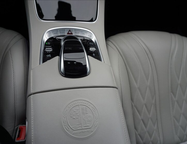 Mercedes-Benz Třídy S Kupé 4,0 l 450 kw