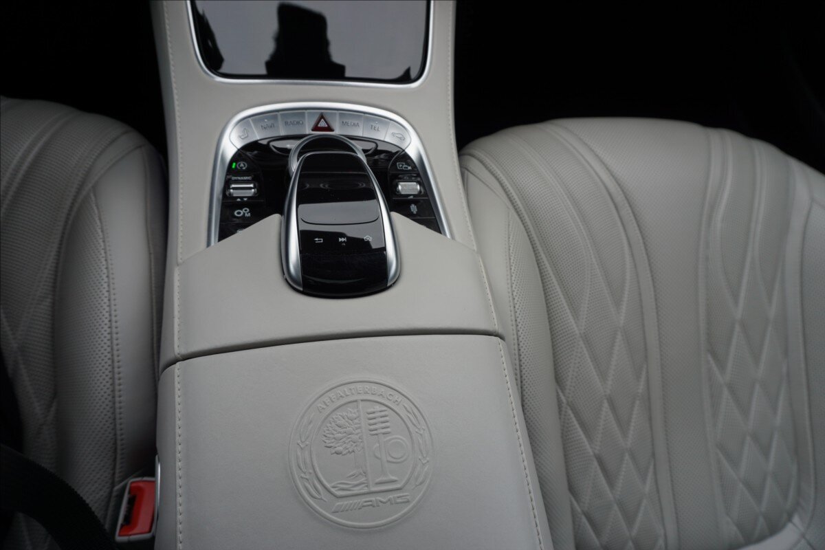 Mercedes-Benz Třídy S Kupé 4,0 l 450 kw