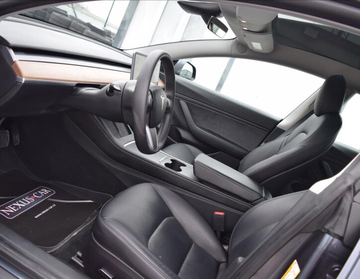 Tesla Model 3 Sedan 0,0 366 kw