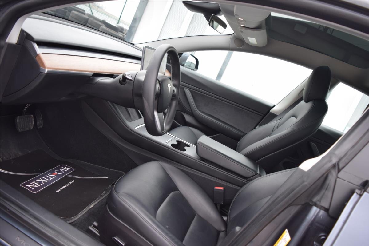 Tesla Model 3 Sedan 0,0 366 kw
