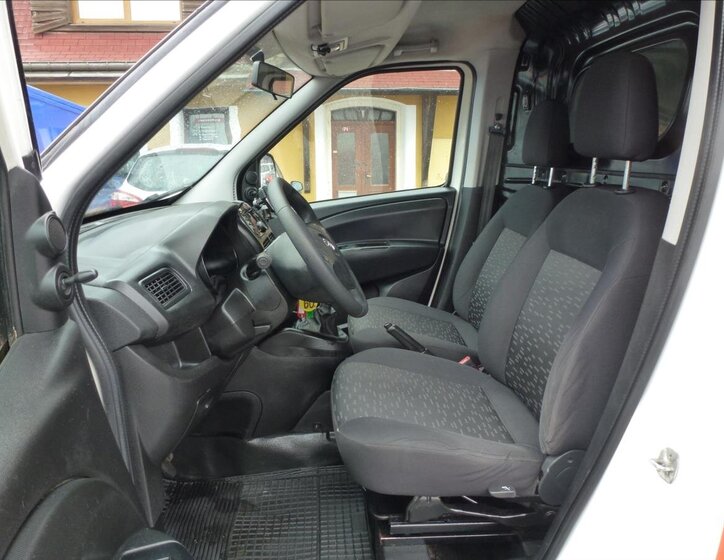 Opel Combo Skříň 1,2 l 66 kw