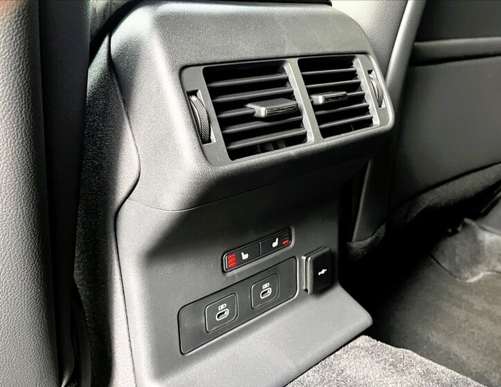 Land Rover Range Rover Velar SUV / Terénní 2,0 l 150 kw
