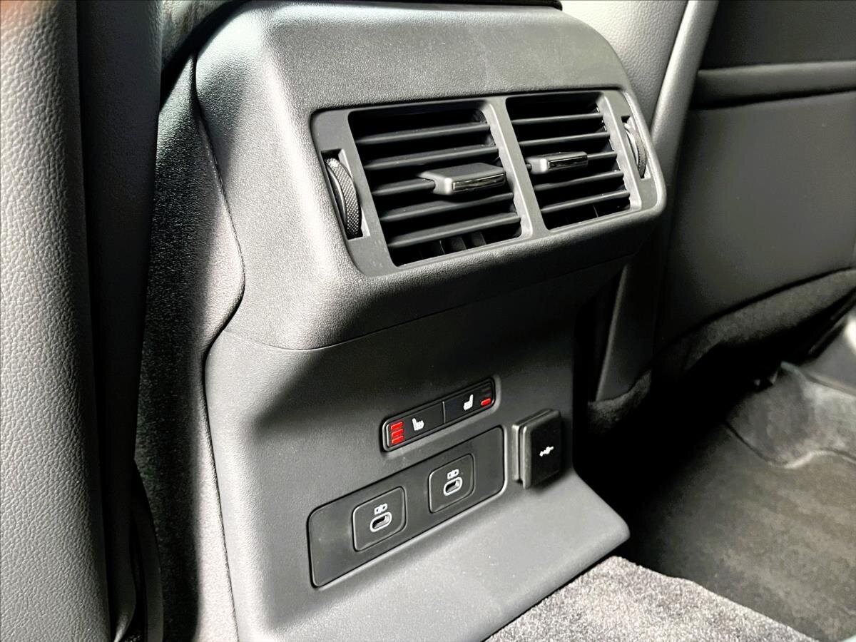 Land Rover Range Rover Velar SUV / Terénní 2,0 l 150 kw