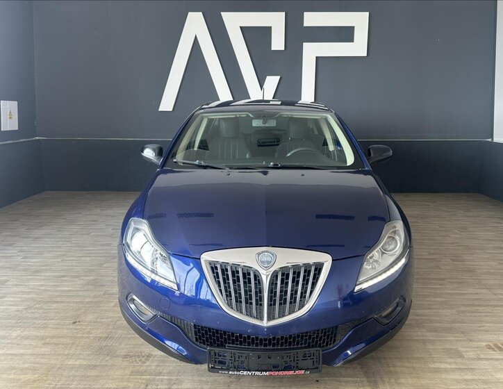 Lancia Delta Hatchback 1,6 l 88 kw