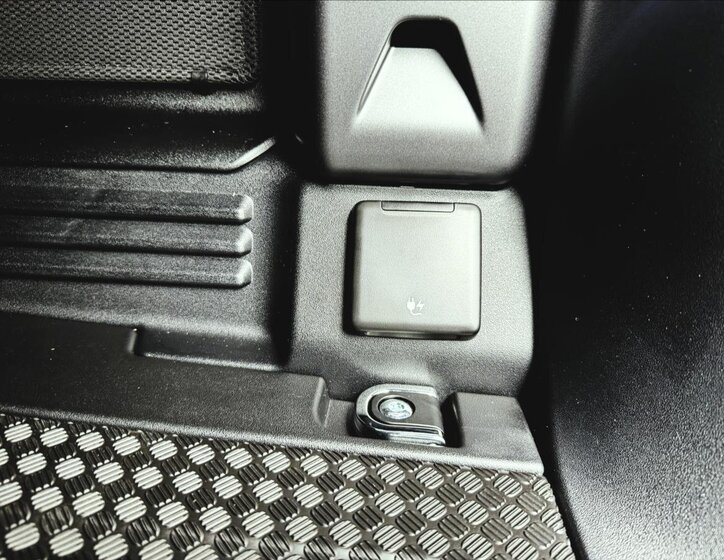 Land Rover Defender SUV 3,0 l 257 kw