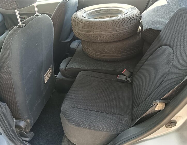 Daihatsu Sirion Hatchback 998,0 51 kw