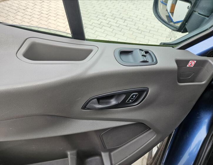 Ford Transit 9