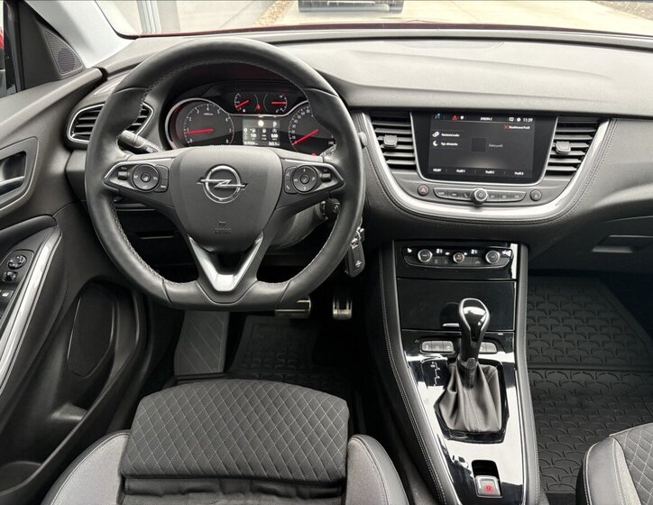 Opel Grandland X Sedan / Limuzína 1,2 l 96 kw