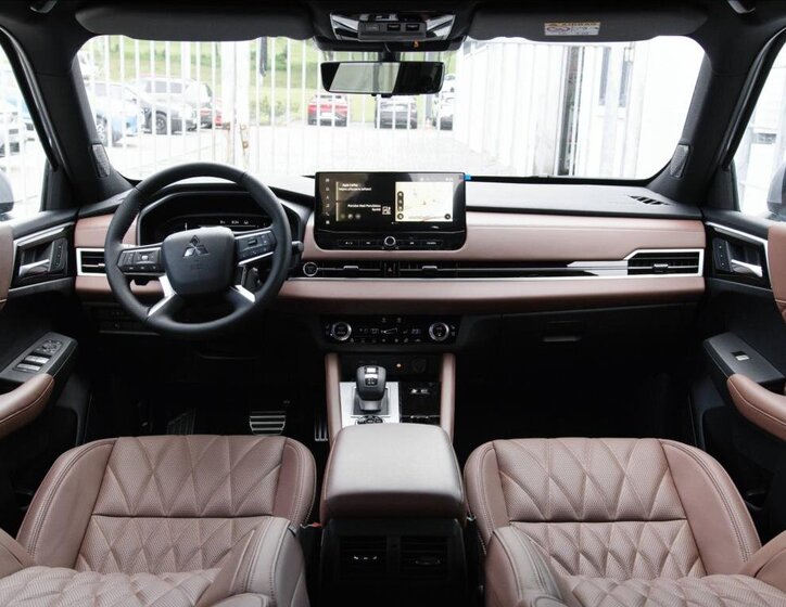 Mitsubishi Outlander 10