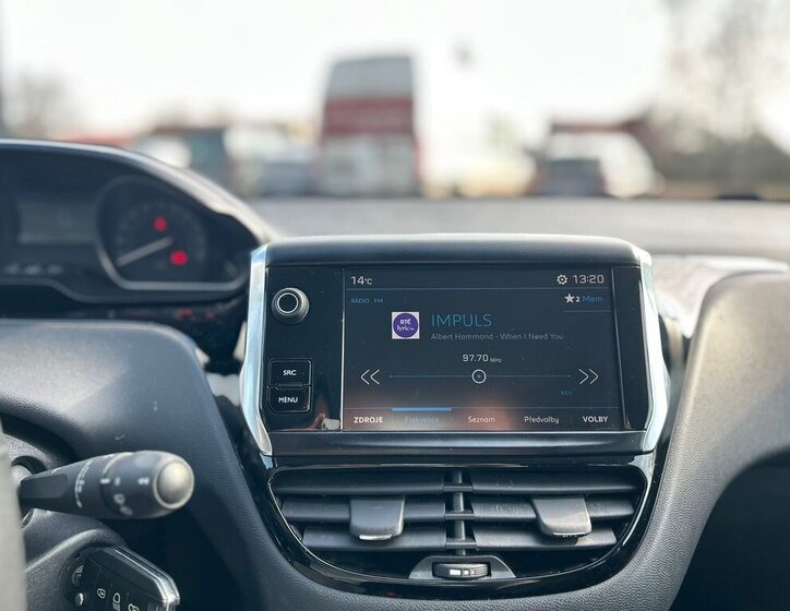 Peugeot 208 Hatchback 1,2 l 61 kw