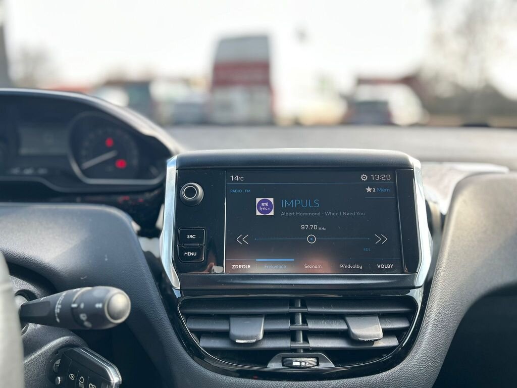 Peugeot 208 Hatchback 1,2 l 61 kw