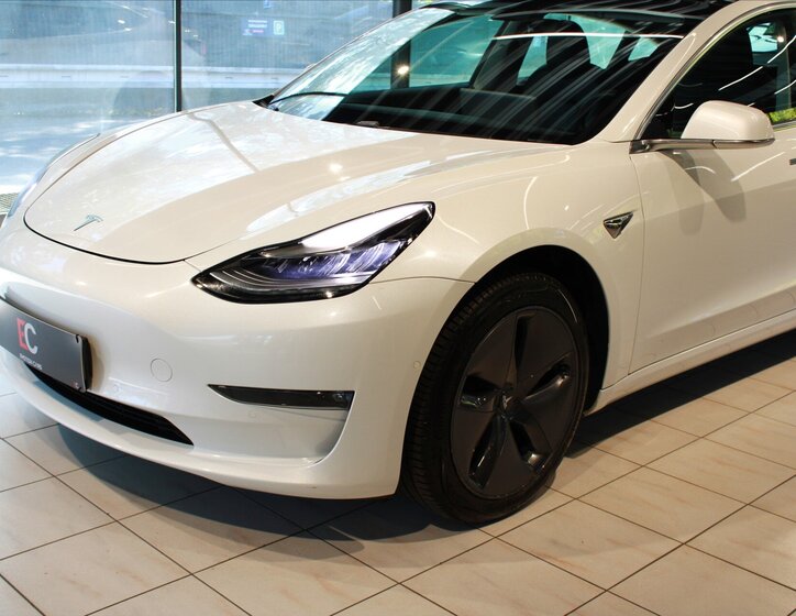 Tesla Model 3 7