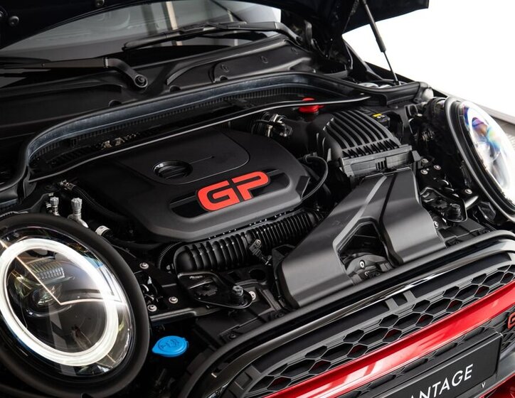 Mini Cooper Hatchback 2,0 l 225 kw