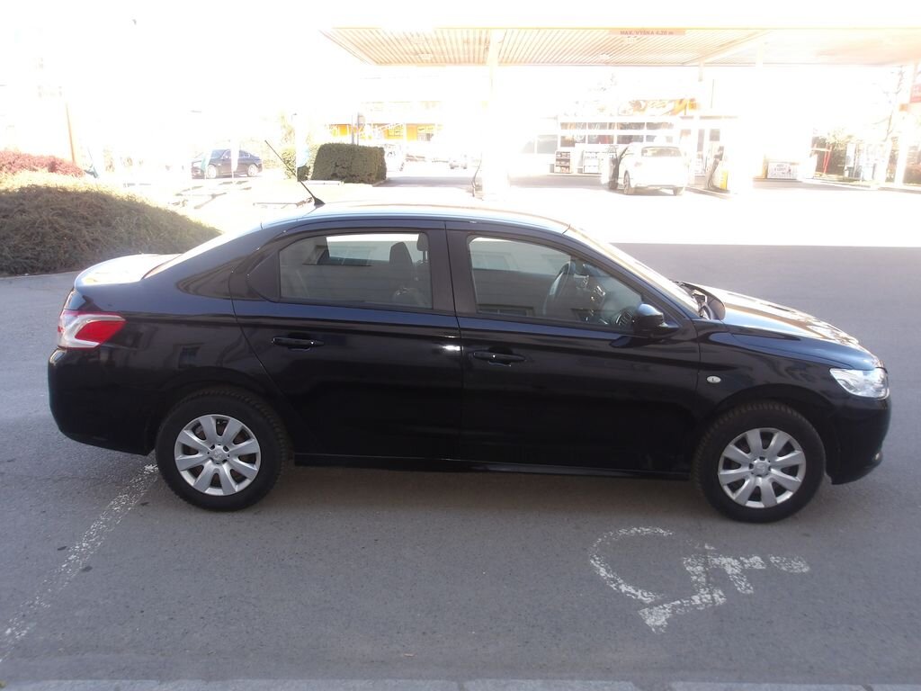 Peugeot 301 Sedan / Limuzína 1,2 l 53 kw