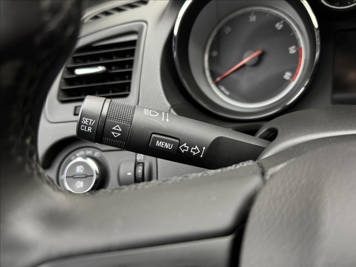 Opel Insignia Sedan / Limuzína 2,0 l 118 kw