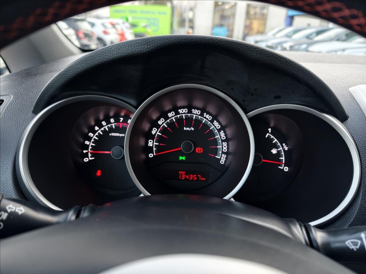 KIA Venga Hatchback 1,4 l 66 kw