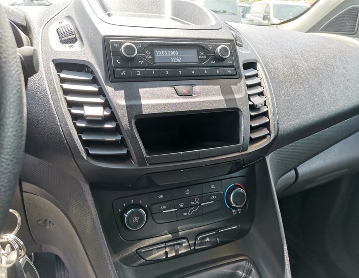 Ford Transit Connect 9