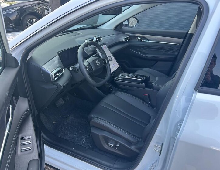 Dongfeng Ostatní SUV / Terénní 1,5 l 145 kw