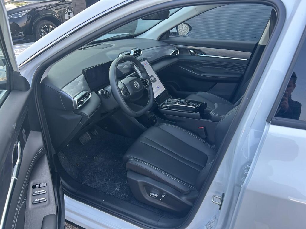 Dongfeng Ostatní SUV / Terénní 1,5 l 145 kw