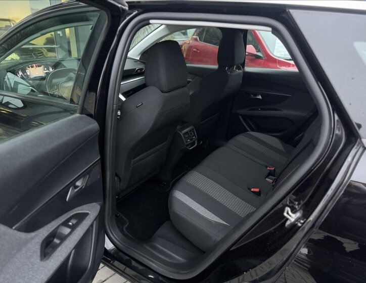 Peugeot 3008 SUV 1,2 l 96 kw