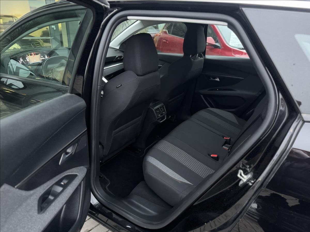 Peugeot 3008 SUV 1,2 l 96 kw