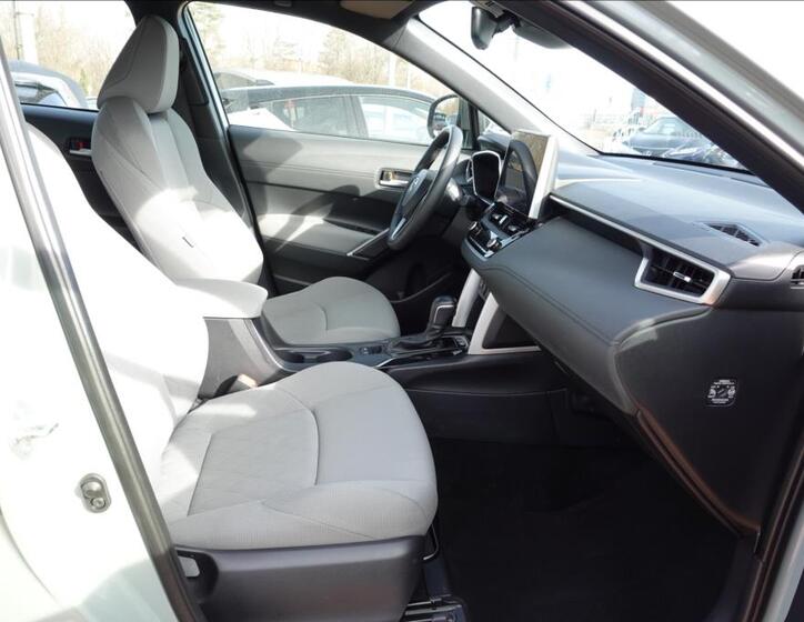 Toyota Corolla Cross 12