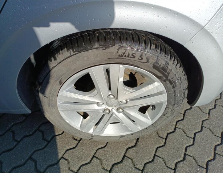 Peugeot 208 Hatchback 1,2 l 60 kw