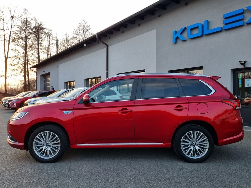 Mitsubishi Outlander SUV / Terénní 2,4 l 165 kw