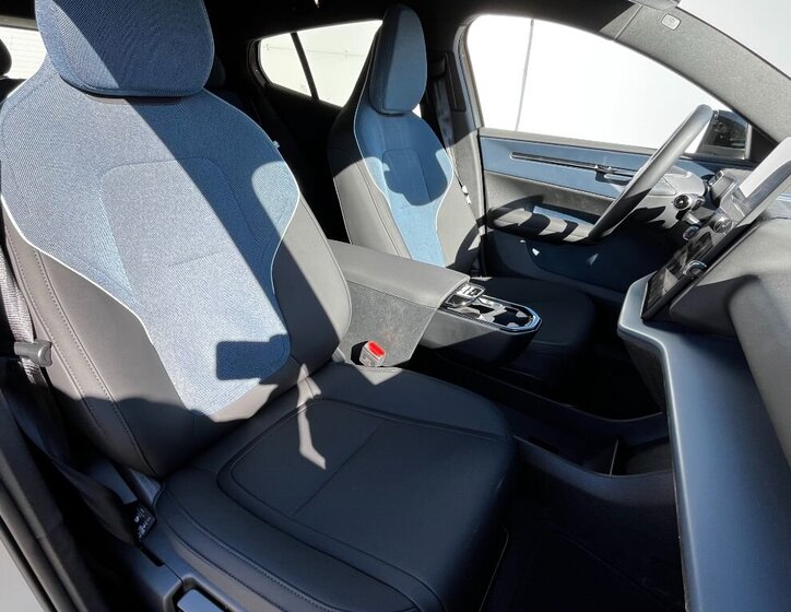 Volvo EX30 SUV / Terénní 69,0 200 kw