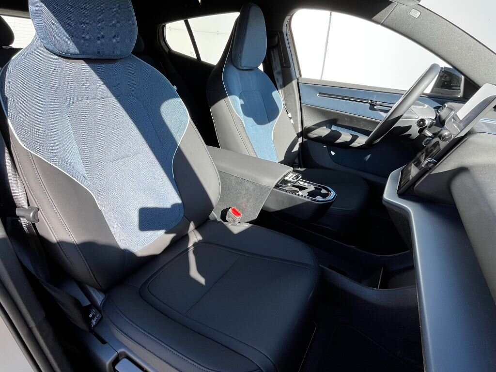 Volvo EX30 SUV / Terénní 69,0 200 kw