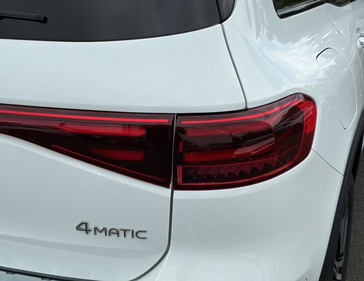 Mercedes-Benz EQB 11