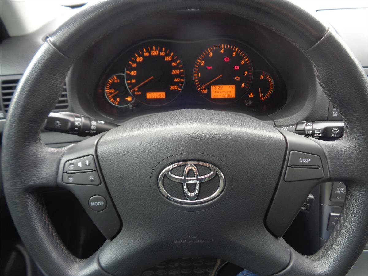 Toyota Avensis Kombi 2,0 l 108 kw