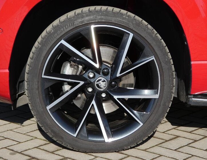 Škoda Karoq SUV / Terénní 1,5 l 110 kw