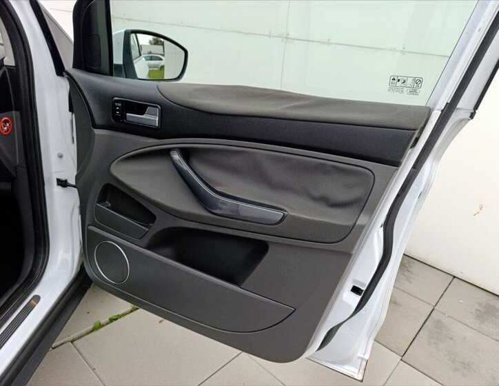 Ford Kuga SUV / Terénní 2,0 l 120 kw