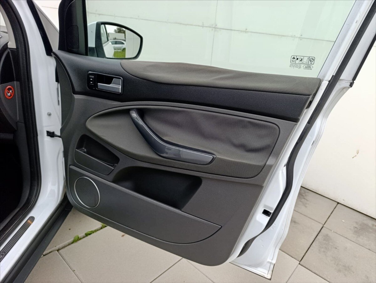 Ford Kuga SUV / Terénní 2,0 l 120 kw